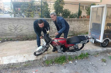 Trafik polisini görünce motosikleti bırakıp kaçtı 