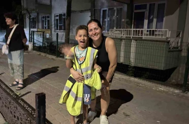 Trafik polislerinden işitme engelli kardeşlere yürek ısıtan sürpriz 