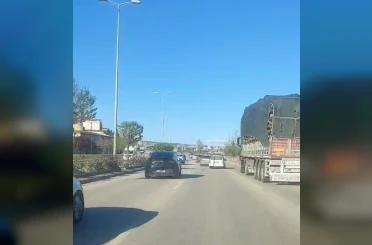 Trafikte defalarca şerit değiştirerek makas attı 