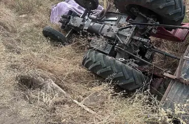 Traktör şarampole devrildi: 1 ölü
