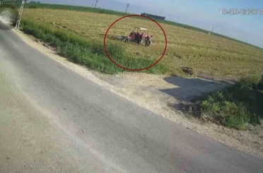 Traktörün pulluğuna takılarak ölümle burun buruna gelen çiftçinin korku dolu anları kamerada 