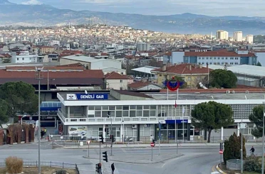 Tren garı önünde unutulan valiz bomba paniğine neden oldu 