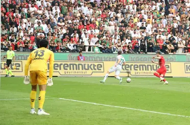 Trendyol Süper Lig: Amed Sportif Faaliyetler: 0 - Konyaspor: 0 (ilk yarı)
