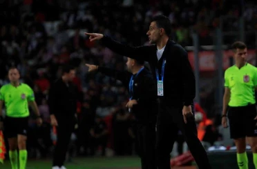 Trendyol Süper Lig: Antalyaspor: 0 - Beşiktaş: 2 (İlk yarı) 