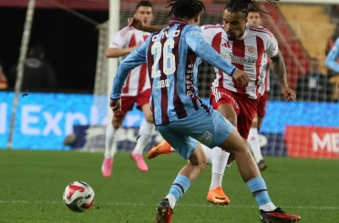 Trendyol Süper Lig: Antalyaspor: 1 - Trabzonspor: 0 (İlk yarı) 