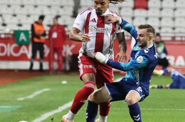 Trendyol Süper Lig: Antalyaspor: 2 - Samsunspor: 0 (İlk yarı) 