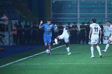 Trendyol Süper Lig: Çaykur Rizespor: 0 - Gençlerbirliği: 0 (İlk yarı) 