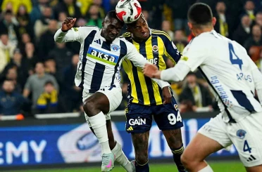 Trendyol Süper Lig: Fenerbahçe: 0 - Kasımpaşa: 0 (İlk yarı) 