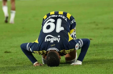 Trendyol Süper Lig: Fenerbahçe: 1 - Trabzonspor: 0 (İlk yarı) 