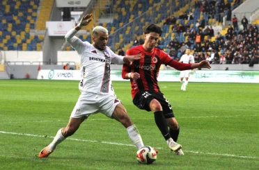 Trendyol Süper Lig: Gençlerbirliği: 1 - Gaziantep FK: 0 (İlk yarı) 