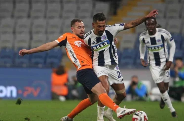 Trendyol Süper Lig: RAMS Başakşehir: 2 - Kasımpaşa: 0 (İlk yarı) 