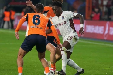 Trendyol Süper Lig: RAMS Başakşehir: 2 - Trabzonspor: 1 (İlk yarı) 