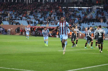 Trendyol Süper Lig: Trabzonspor: 1 - Fatih Karagümrük: 1 (İlk yarı) 