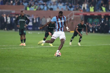 Trendyol Süper Lig: Trabzonspor: 1 - Konyaspor: 1 (İlk yarı) 