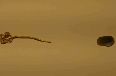 Troya’da 4 bin 500 yıllık altın broş ve yeşim taşı bulundu 