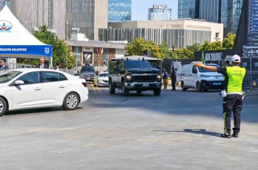 Trump ’Canavar’ ile otelden ayrıldı 