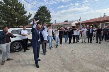 TÜDKİYEB genel başkanı seçildi: Ayağının tozuyla geldiği memleketi Tokat’ta zaferini halayla kutladı 