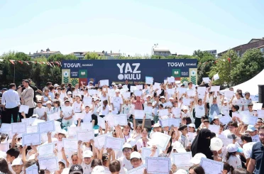 TÜGVA Sultangazi 2026 Yaz Okulu Kapanış Programı’nda öğrencilere sertifikaları verildi 
