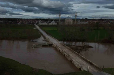 Tunca Nehri alarm veriyor: Tarım arazileri sular atında kaldı 