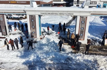 Tunceli Belediyesi karla mücadele çalışmalarını sürdürüyor 