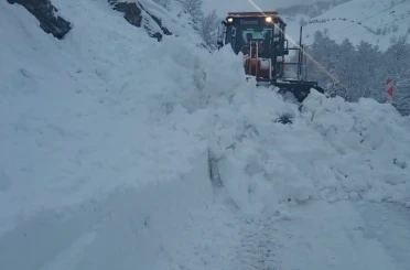 Tunceli-Ovacık yolunda çığ: Ulaşım kısa sürede yeniden sağlandı 