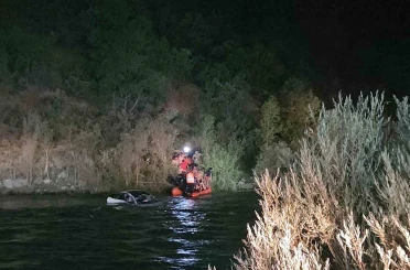 Tunceli’de araç Munzur Nehri’ne yuvarlandı: 2 yaralı 
