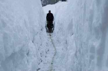 Tunceli’de kar kalınlığı insan boyunu geçti 