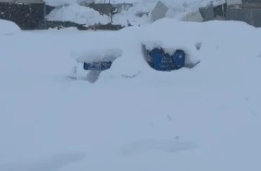 Tunceli’de kar yüküne dayanamayan iş yerinin çatısı çöktü 