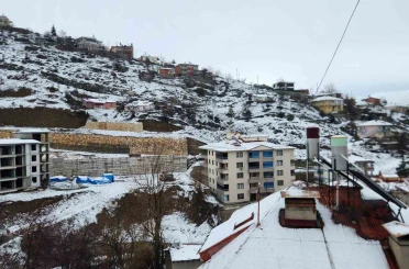 Tunceli’de mart sabahında kar sürprizi 