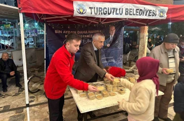 Turgutlu Belediyesinden Kadir Gecesi’nde helva ikramı 