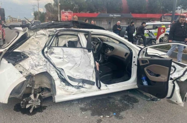 Turgutlu’da yolcu otobüsü ile otomobil çarpıştı: 3 yaralı 