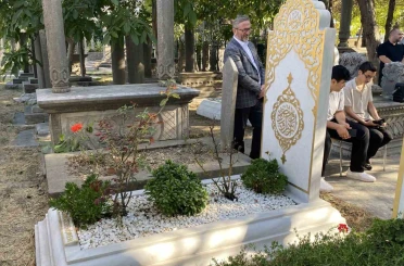 Türk edebiyatının önemli ismi Rasim Özdenören vefatının 4. yılında kabri başında anıldı 
