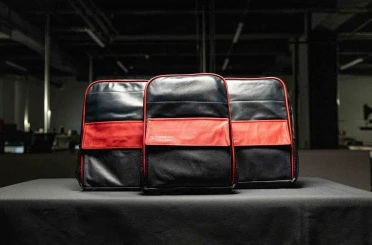 Türk Hava Yolları uçak koltuklarını okul çantalarına dönüştürdü 