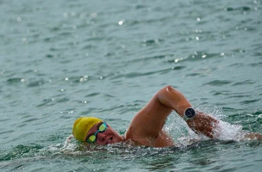 Türk ultramaraton yüzücüsü Melisa Uluarslan, Kuzey Kanalı’nı geçti 