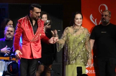 Türkan Şoray, ‘İyilik Korosu’ ile Mersin’de sanatseverlerle buluştu 