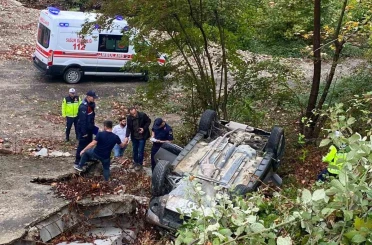 Türkeli’de otomobil şarampole yuvarlandı: 1 yaralı 