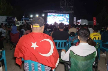 Türkiye- Almanya maçını Adıyamanlılar dev ekrandan izledi 