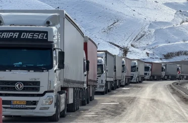 Türkiye-İran sınır kapısında 2 kilometrelik tır kuyruğu oluştu 