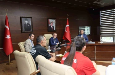 Türkiye şampiyonlarına Vali Hatipoğlu’ndan tebrik 