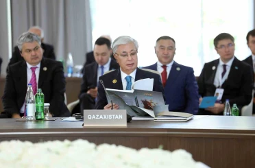 Türkiye, TDT Zirvesi’nde liderlere Cengiz Aytmatov’un ortak alfabe ile yazılan kitabını hediye etti 