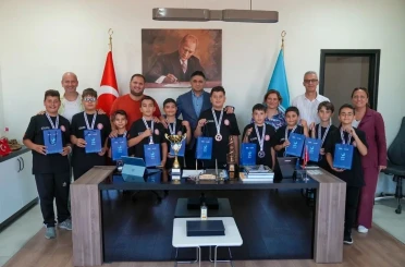 Türkiye üçüncüsü halk oyunları ekibinden Başkan Acar’a ziyaret 