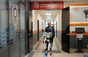 Türkiye’de bir ilk: İnsansı robot nüfusa kaydettirildi 