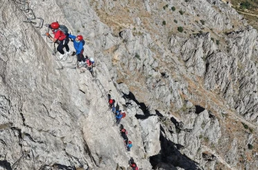 Türkiye’de tek Kemaliye’de bulunan "Via Ferrata" parkuru adrenalin tutkunlarının rotası oldu 