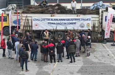 Türkiye’nin ceviz başkenti Denizli’de ceviz fidanı dağıtımı başladı 