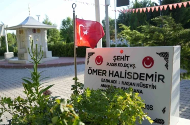 Türkiye’nin dört bir yanından şehit Ömer Halisdemir’in kabrine ziyaret 