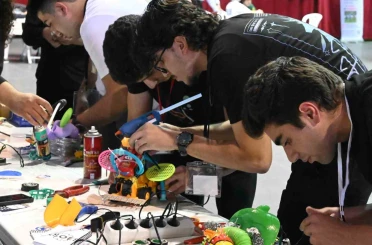 Türkiye’nin en çirkin robotları sahneye çıktı 