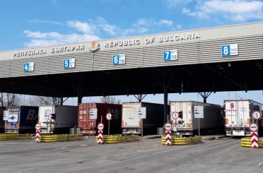 Türkiye’ye gelmek isteyen tırlardaki 85 bin euro ve 426 gram altın komşuya takıldı 