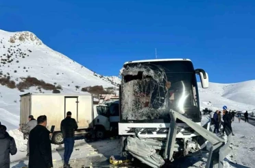 Tutak’ta trafik kazası çok sayıda yaralı var 