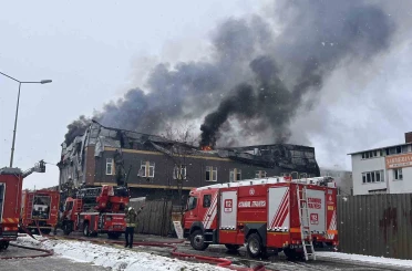 Tuzla’daki çakmak fabrikasında çıkan yangın kontrol altına alındı 