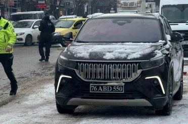 Tuzluca Belediye Başkanı’nın ABD plakalı aracı Iğdır’da tartışmaya neden oldu 